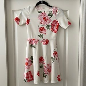 Love...ady children's dress. Beautiful, never worn dress. Girls - Large